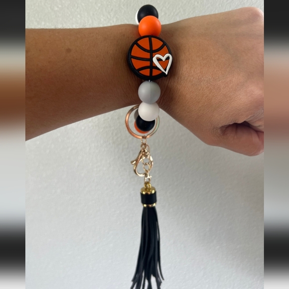 NWT Sports Beaded Wristlet Keychain - Picture 7 of 9